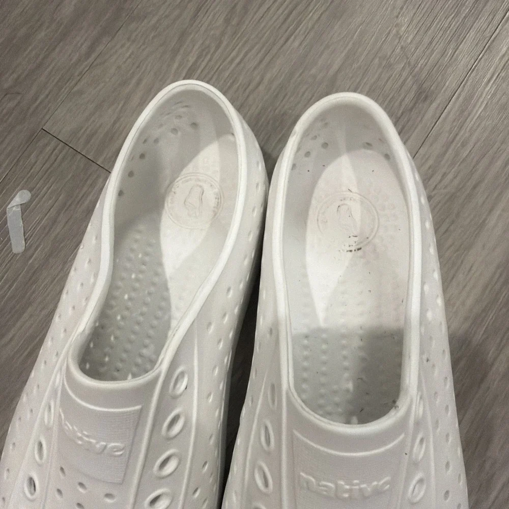 Native White Jefferson Slip On Perforated EVA Shoes Woman's 7 Men's 5